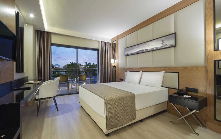 YILBAŞI ANTALYA TATİLİ AYDINBEY QUEENS PALACE BELEK